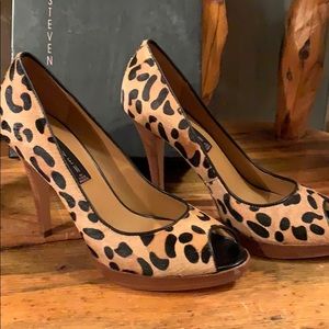 Steven Madden Leopard high heel pump